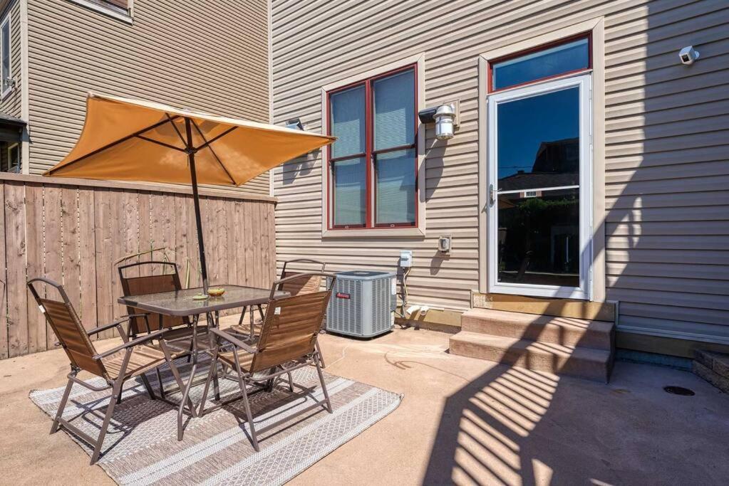 4 Bedroom 3 Bath Sleeps 10 Pet Friendly Private Backyard, 2 Car Garage, City Views, Close To All Stadiums And Casino Питтсбург Экстерьер фото