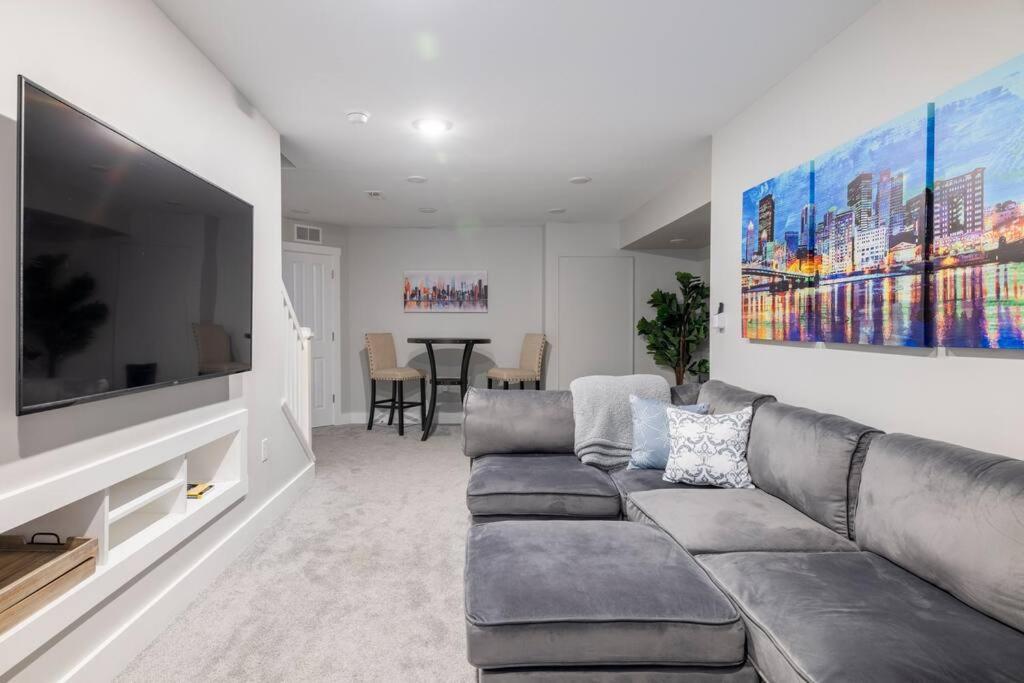 4 Bedroom 3 Bath Sleeps 10 Pet Friendly Private Backyard, 2 Car Garage, City Views, Close To All Stadiums And Casino Питтсбург Экстерьер фото