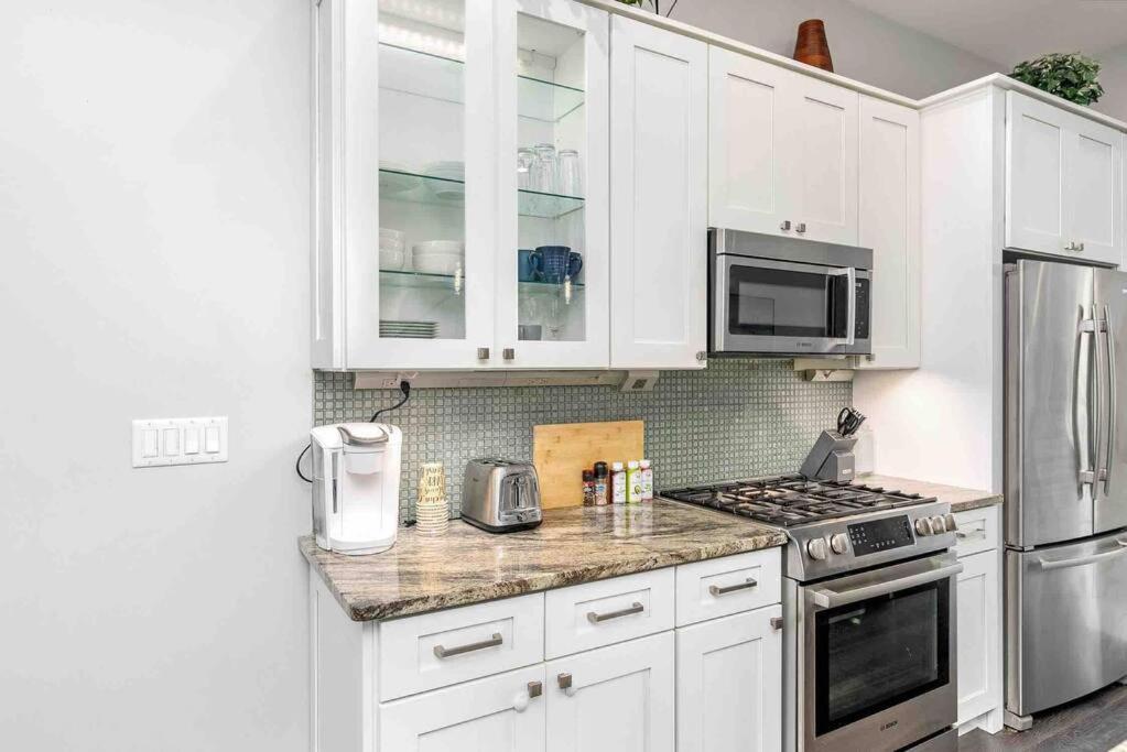 4 Bedroom 3 Bath Sleeps 10 Pet Friendly Private Backyard, 2 Car Garage, City Views, Close To All Stadiums And Casino Питтсбург Экстерьер фото