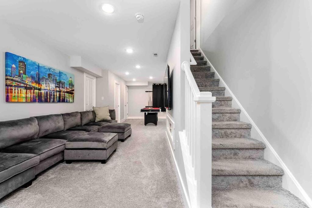 4 Bedroom 3 Bath Sleeps 10 Pet Friendly Private Backyard, 2 Car Garage, City Views, Close To All Stadiums And Casino Питтсбург Экстерьер фото
